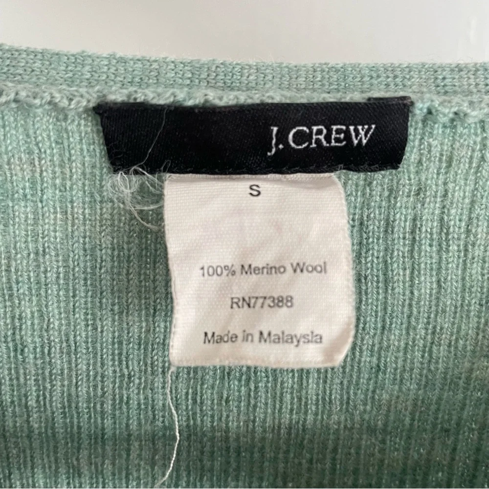 J. CREW Ribbed V- Neck Fitted Sweater - Excellent Pre-Loved Condition, Small